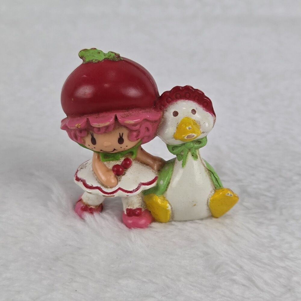 Vintage 1982 Strawberry Shortcake Figurine With Cherry Goose 1.5”